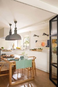 Comedor integrado a cocina.